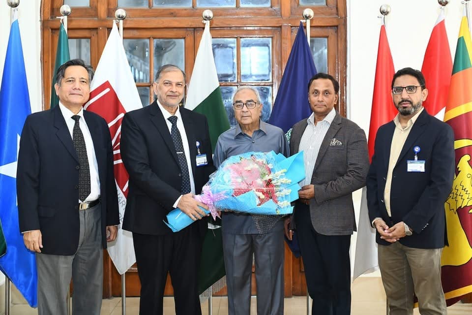 Bouquet presentation at UVAS Syndicate meeting
