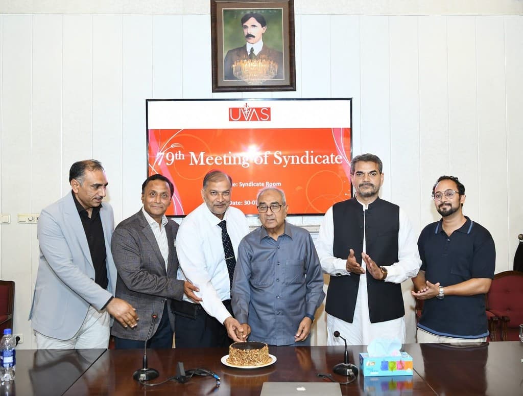 Cake-cutting ceremony after the 79th UVAS Syndicate meeting