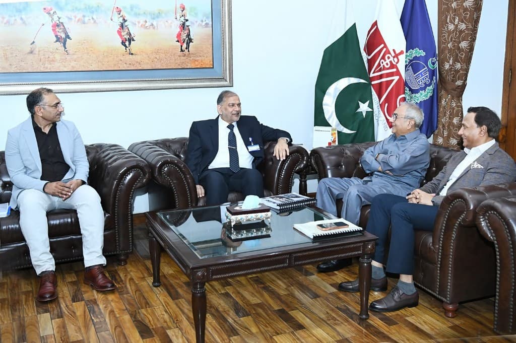 Post-meeting discussion among syndicate members