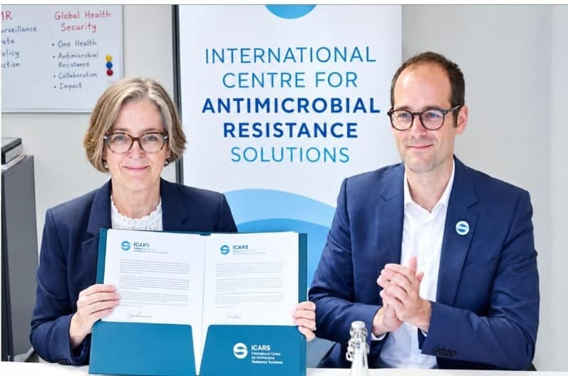 Representatives of the International Centre for Antimicrobial Resistance Solutions with the ICARS document.